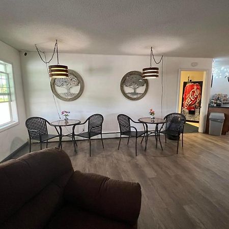 Northwoods Motel Ladysmith Ngoại thất bức ảnh
