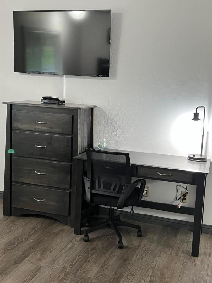 Northwoods Motel Ladysmith Ngoại thất bức ảnh