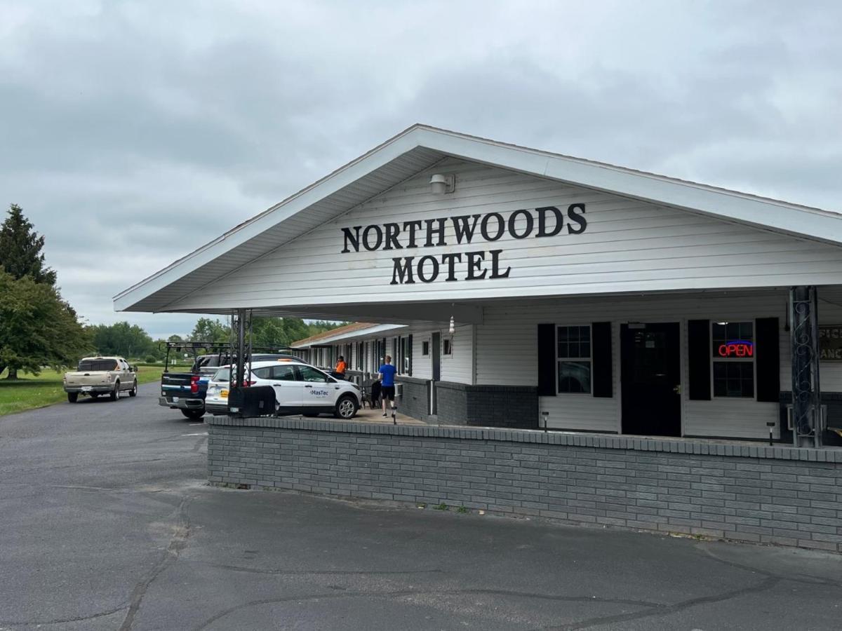 Northwoods Motel Ladysmith Ngoại thất bức ảnh